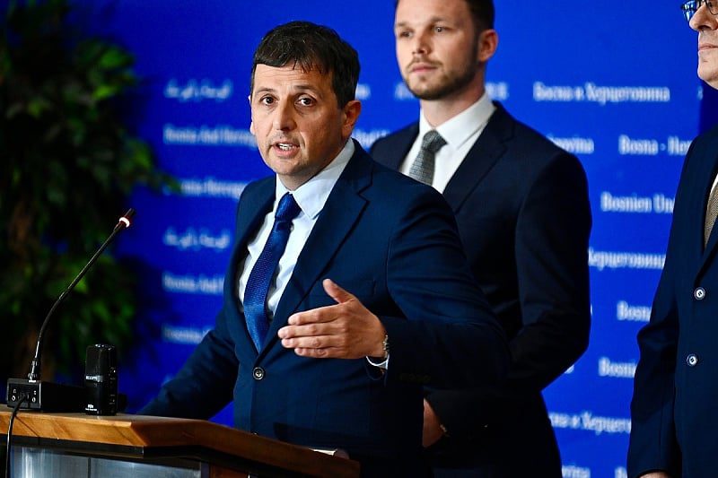 Neboj?a Vukanovi? i politi?ki akteri SDS-a, ilustracija uz ?lanak o sastanku Blanu?e i ?ukala