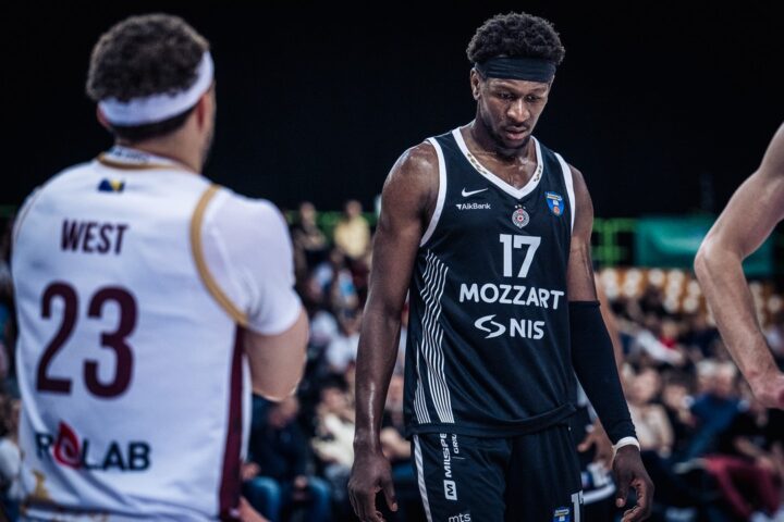 Isaac Bonga u dresu Partizana na utakmici protiv Bosne u Sarajevu