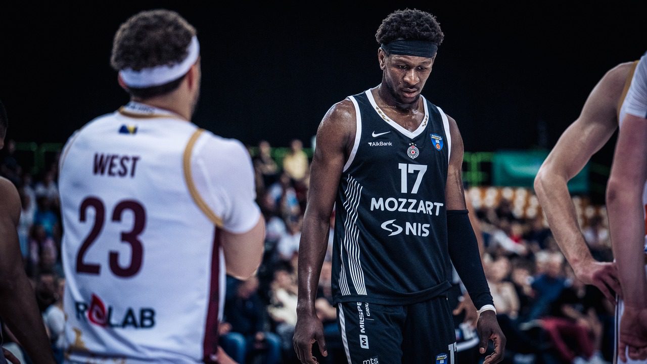 Isaac Bonga u dresu Partizana na utakmici protiv Bosne u Sarajevu