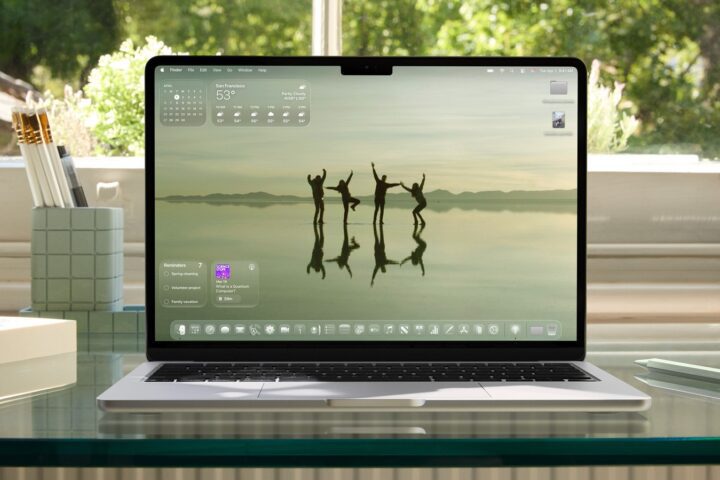 MacBook s macOS Liquid Glass sučeljem kao ilustracija dorada u macOS-u 27