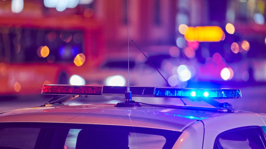 Policijsko vozilo na gradskoj ulici, ilustracija