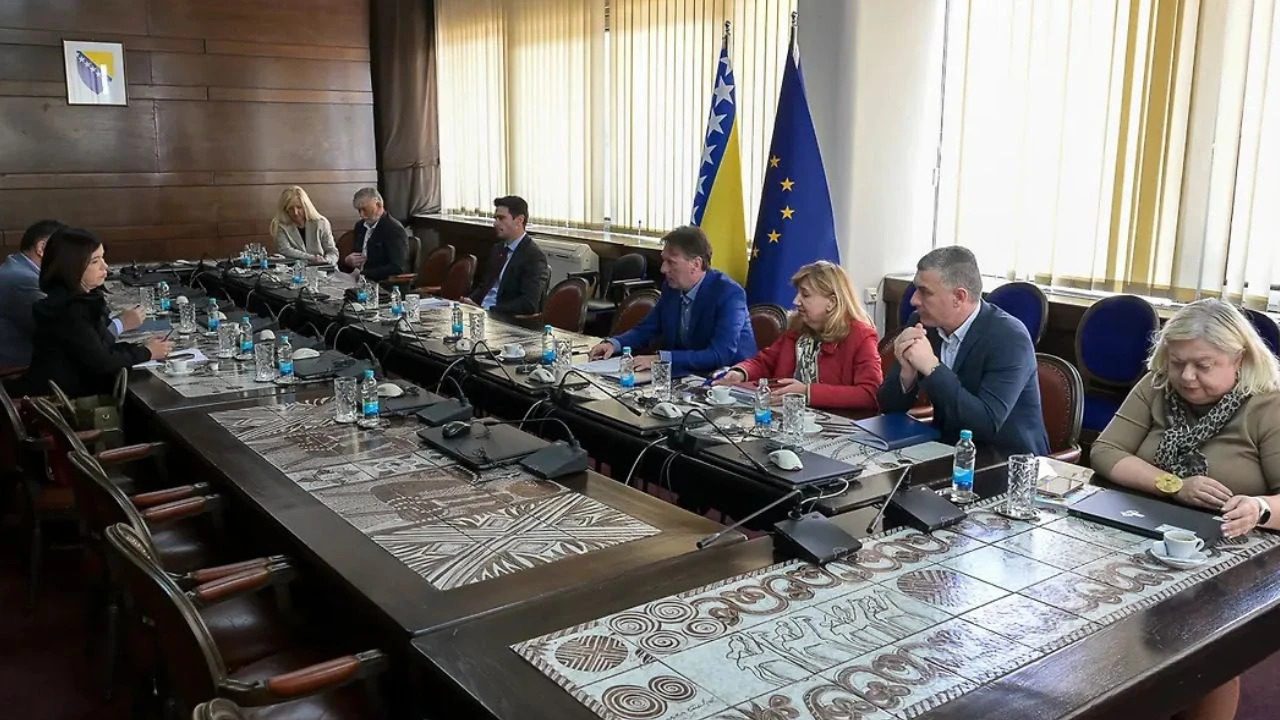 Sudionici sastanka u Sarajevu o zakonu o vodnim uslugama u Federaciji BiH.