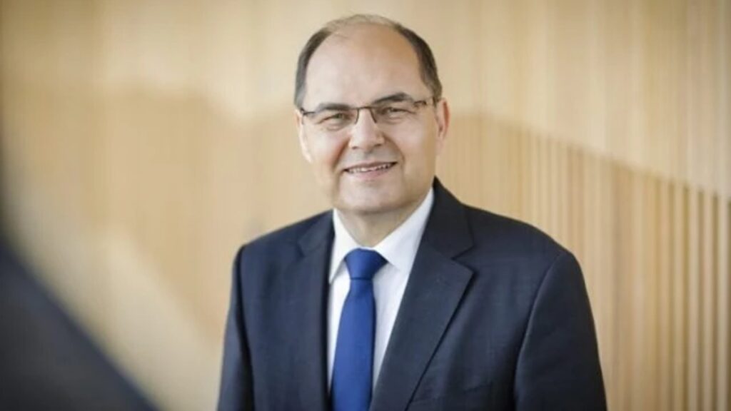 Schmidt poručio da odlazak nije bio trenutačan, a za Dodika kaže da je platio lobiranje protiv njega