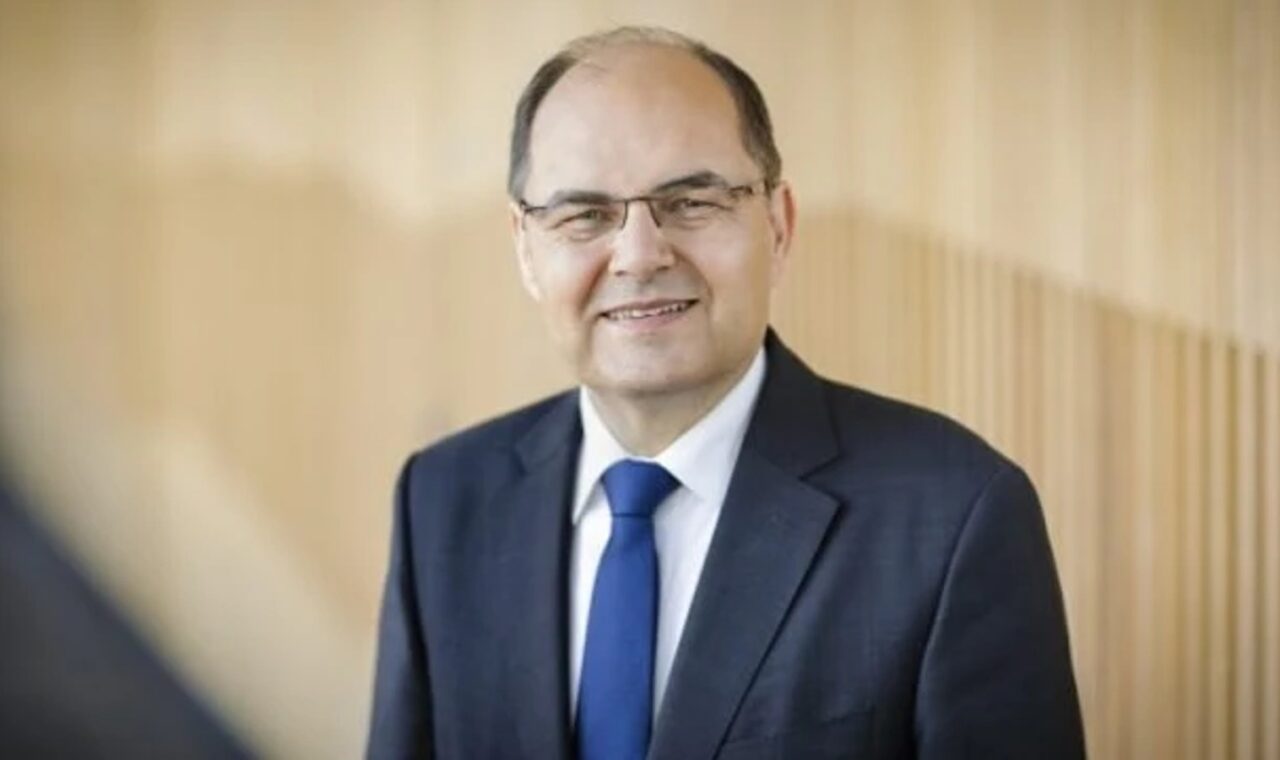 Schmidt poručio da odlazak nije bio trenutačan, a za Dodika kaže da je platio lobiranje protiv njega