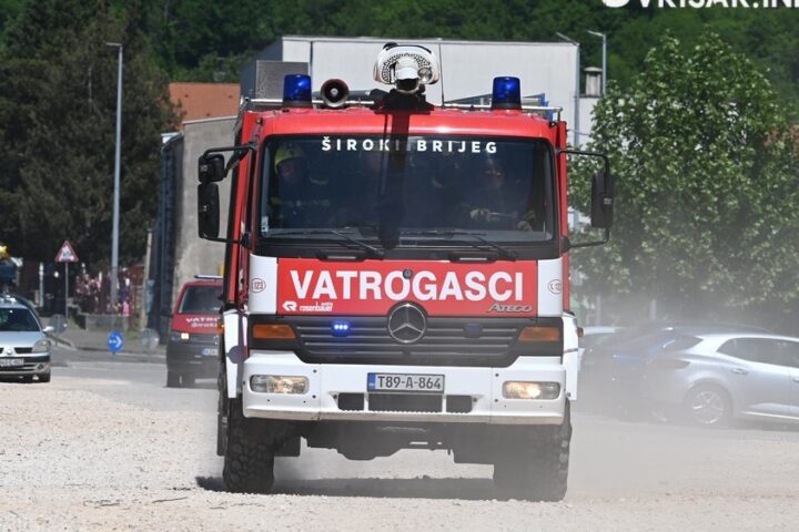 Široki Brijeg obilježio Dan vatrogasaca pokaznim vježbama i defileom vozila