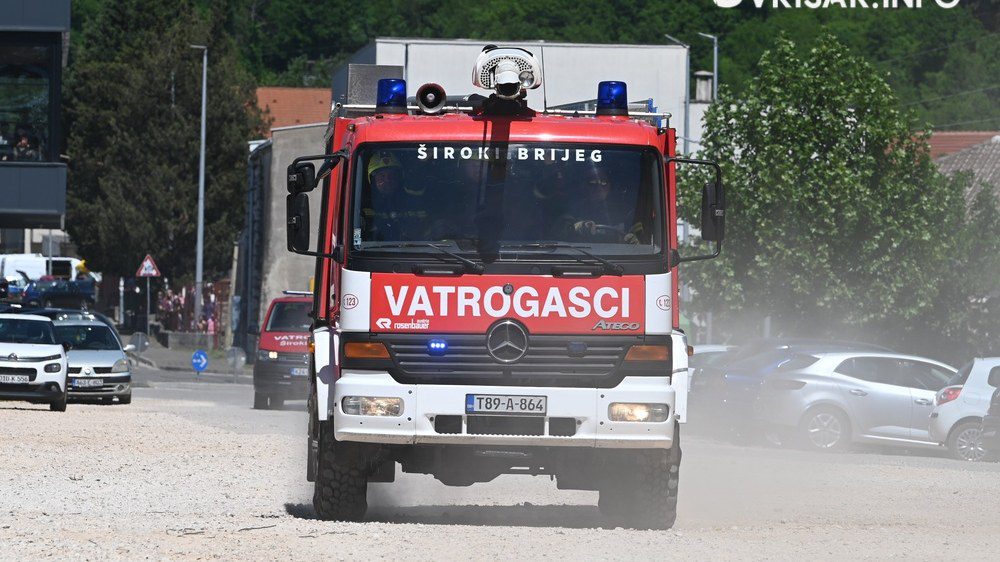 Široki Brijeg obilježio Dan vatrogasaca pokaznim vježbama i defileom vozila