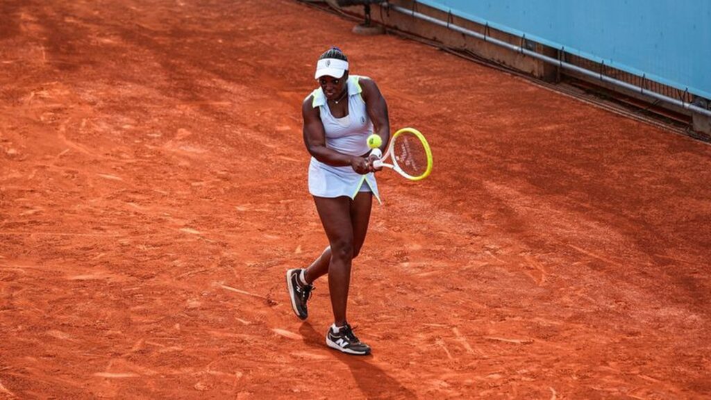 Sloane Stephens tijekom teniskog meča kao ilustracija kvalifikacija za Roland-Garros.