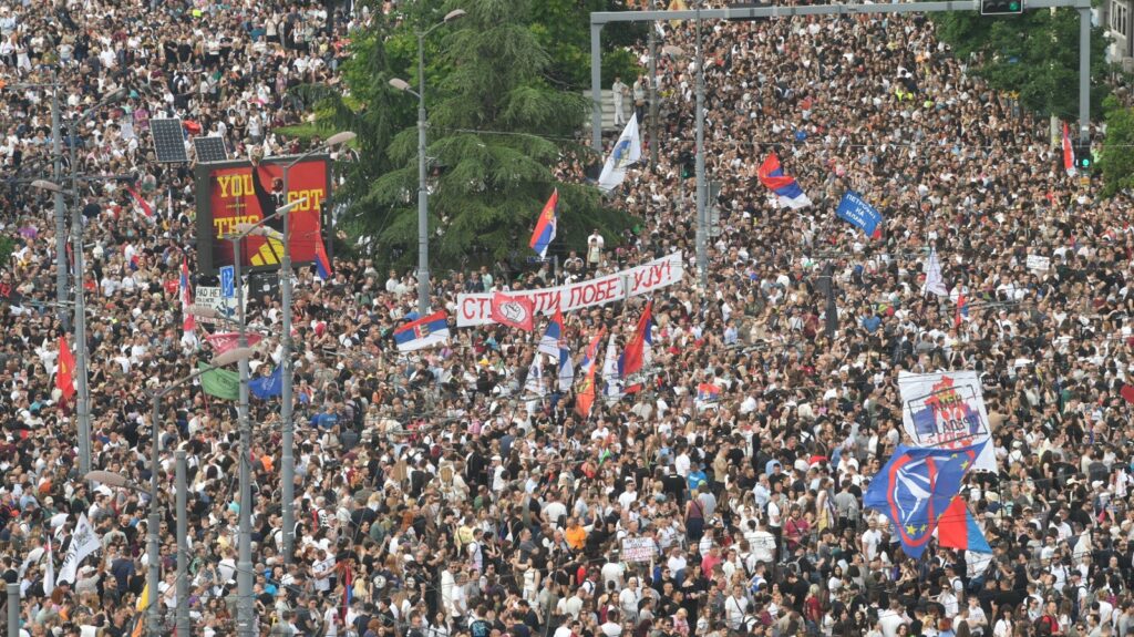 Studenti nakon nereda u Beogradu optužili kriminalce i policiju