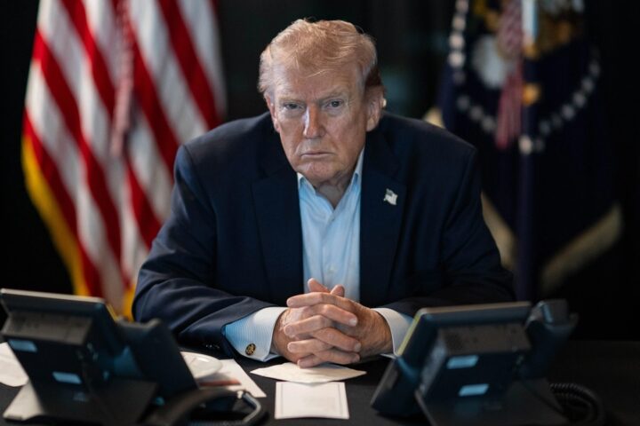 Donald Trump u službenom obraćanju, ilustracija za američku politiku prema Iranu