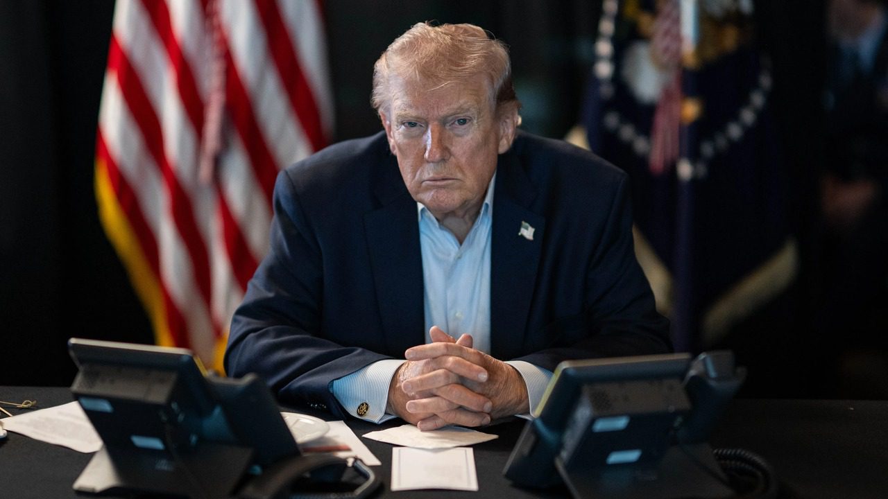 Donald Trump u službenom obraćanju, ilustracija za američku politiku prema Iranu