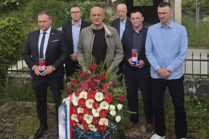 Penava i Vlajčić odali počast žrtvama u Trusini kod Konjica