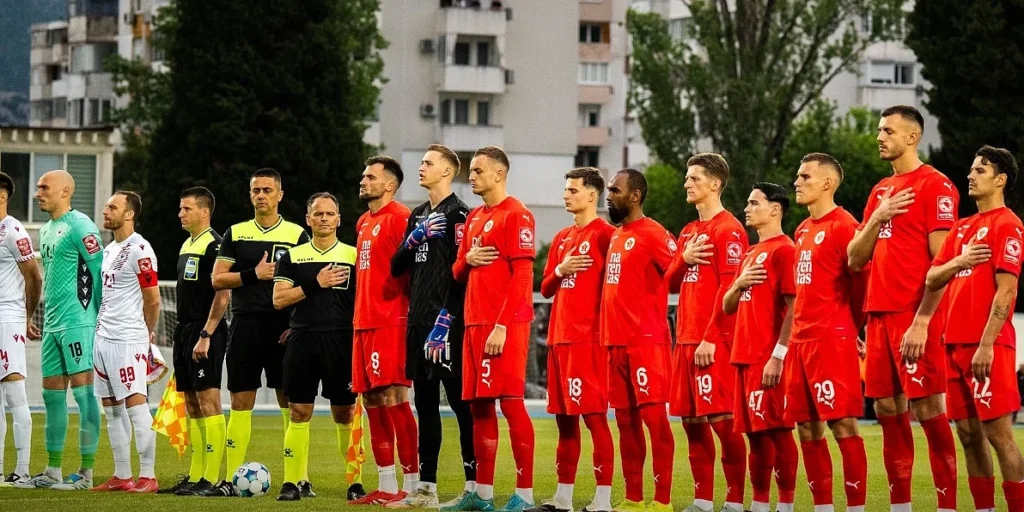 Nogometaši Veleža i Zrinjskog prije mostarskog derbija