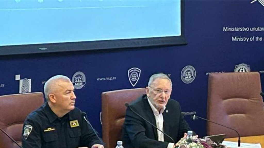 Davor Bozinovic i predstavnici policije na sastanku u MUP-u