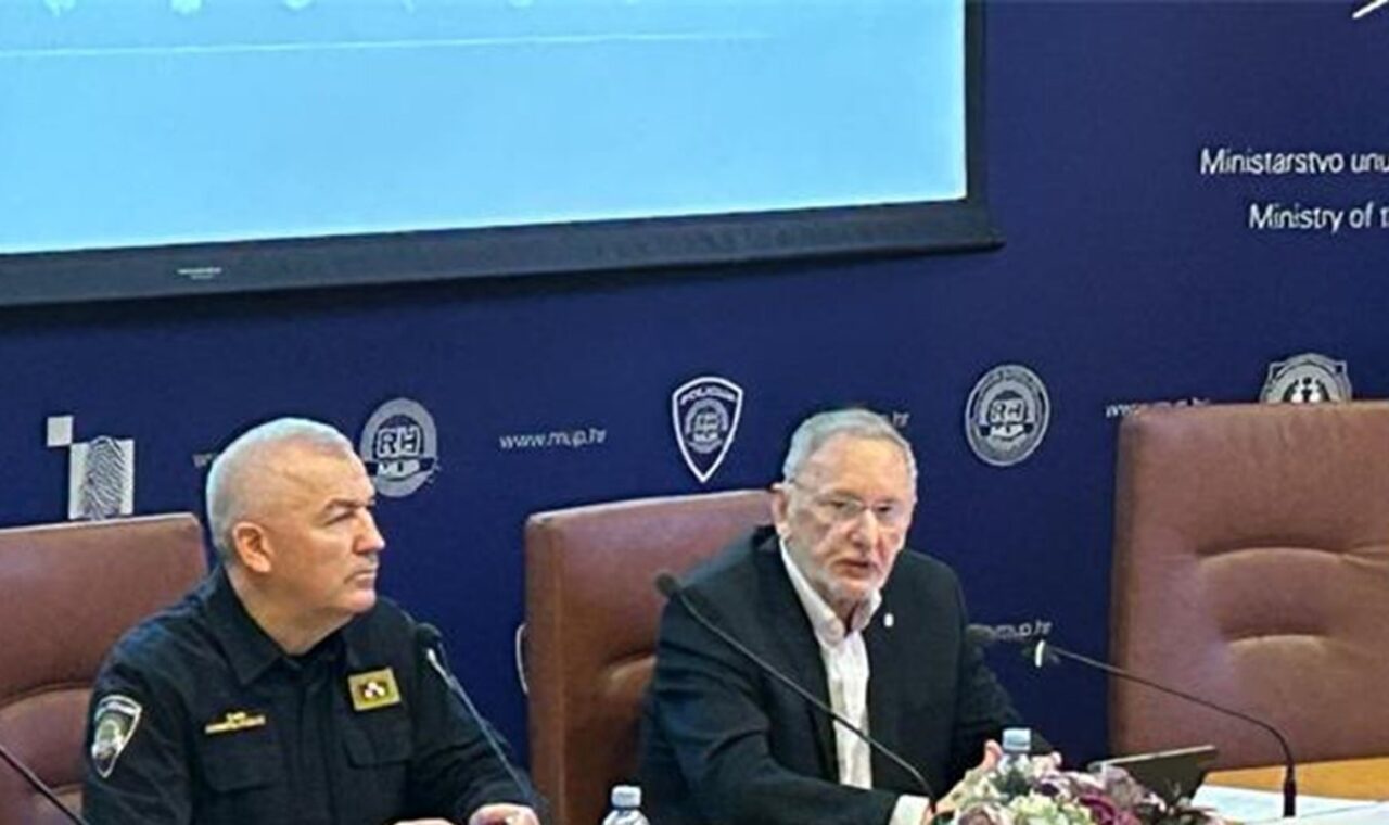 Davor Bozinovic i predstavnici policije na sastanku u MUP-u