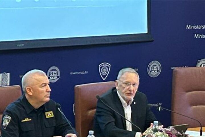 Davor Bozinovic i predstavnici policije na sastanku u MUP-u