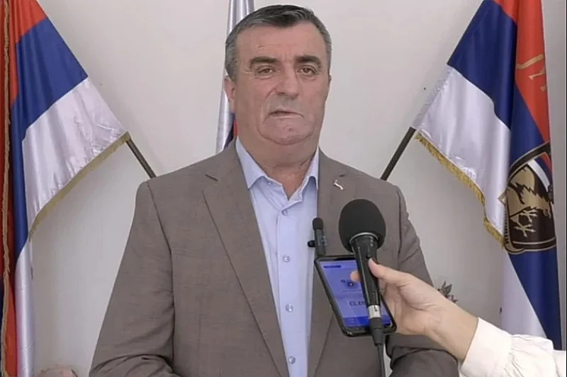 Miroslav Kraljević, načelnik Vlasenice, govori za medije