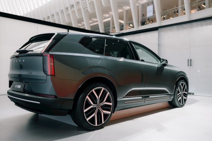 Volvo EX60 električni SUV kao ilustracija nove cijene i dosega modela.