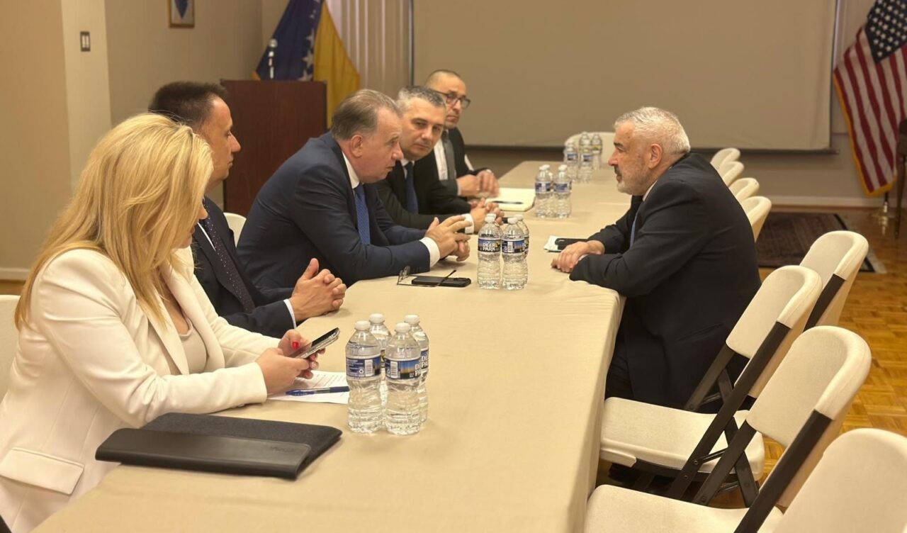 Vlada FBiH odobrila gotovo 15 milijuna KM za zračni promet, poštu i bivše radnike BH Airlinesa