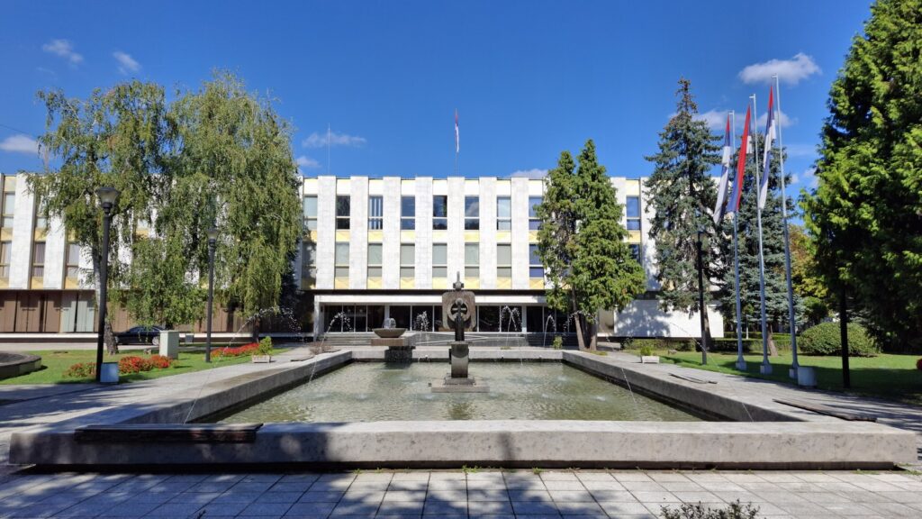Opozicija u RS najavljuje proteste zbog zaduženja od 800 miliona maraka, vlast poručuje da blokiraju razvoj