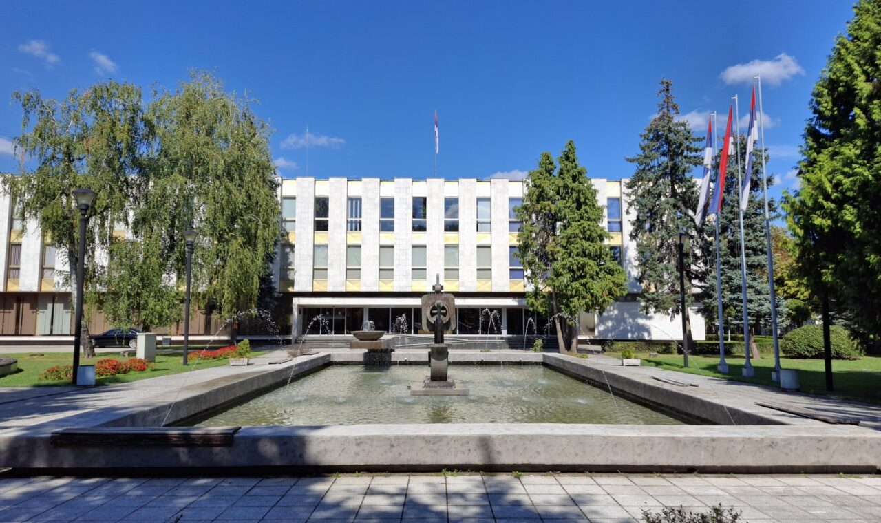 Opozicija u RS najavljuje proteste zbog zaduženja od 800 miliona maraka, vlast poručuje da blokiraju razvoj