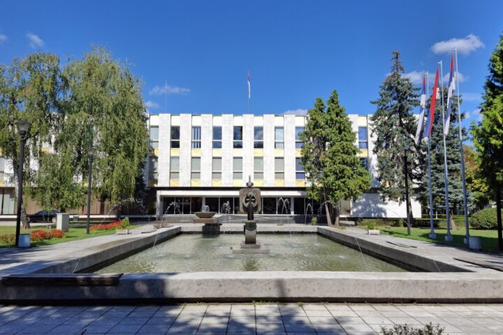 Opozicija u RS najavljuje proteste zbog zaduženja od 800 miliona maraka, vlast poručuje da blokiraju razvoj