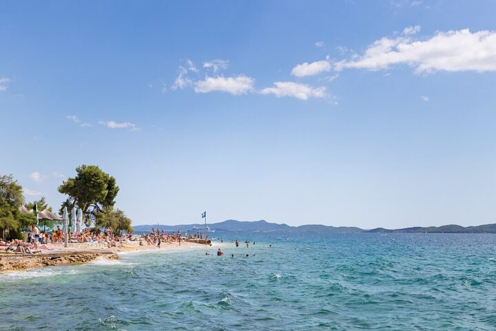 Zadarska županija uvodi nova pravila za plaže: koncesije kraće, bez ograda i naplate ulaska
