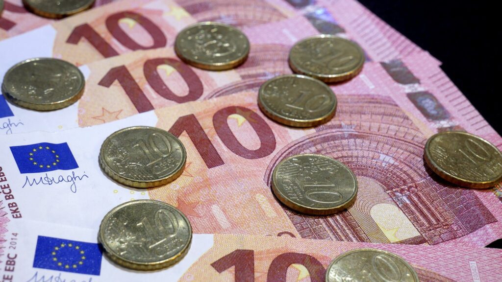 Kod Slavonskog Šamca pronađen neprijavljeni novac, vozaču iz Austrije kazna od 7.500 eura