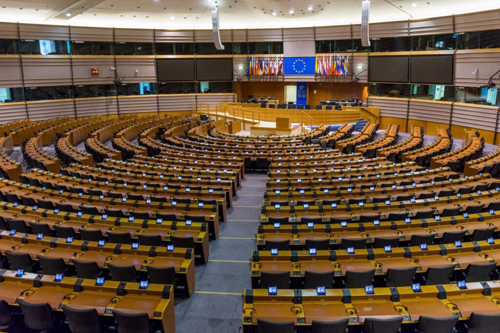 Evropska institucionalna sala kao ilustracija presude u Strasbourgu