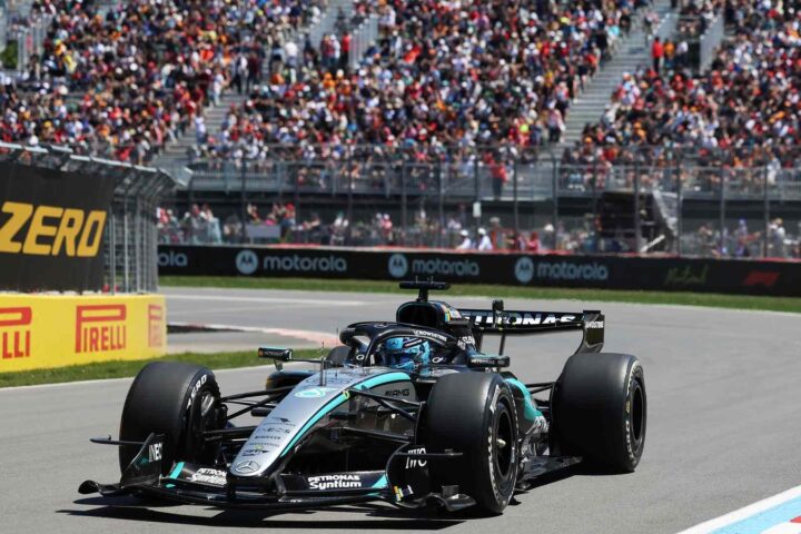 Mercedesovi F1 bolidi na stazi u Montrealu.