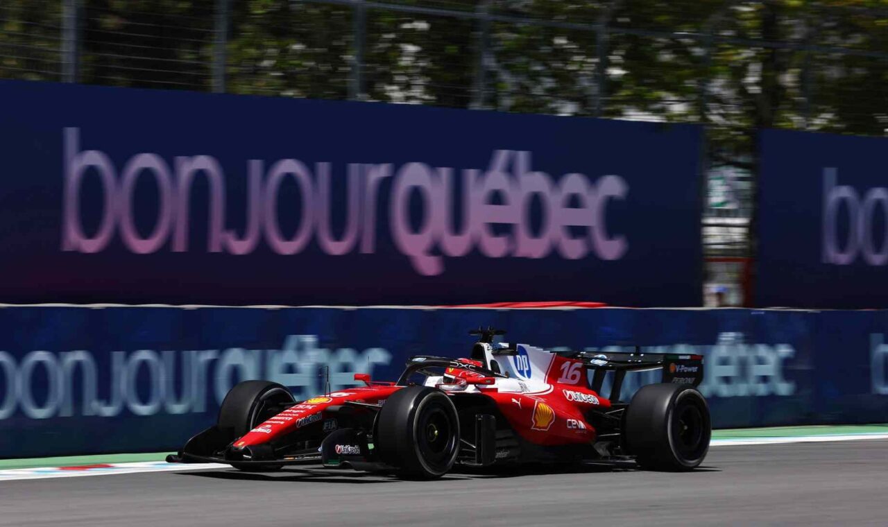 Ferrari F1 bolid na stazi.