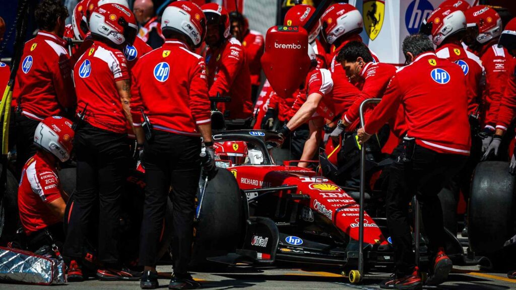 Ferrari u boksu, ilustracija uz Leclercov vikend u Kanadi.