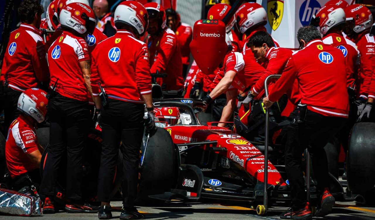 Ferrari u boksu, ilustracija uz Leclercov vikend u Kanadi.