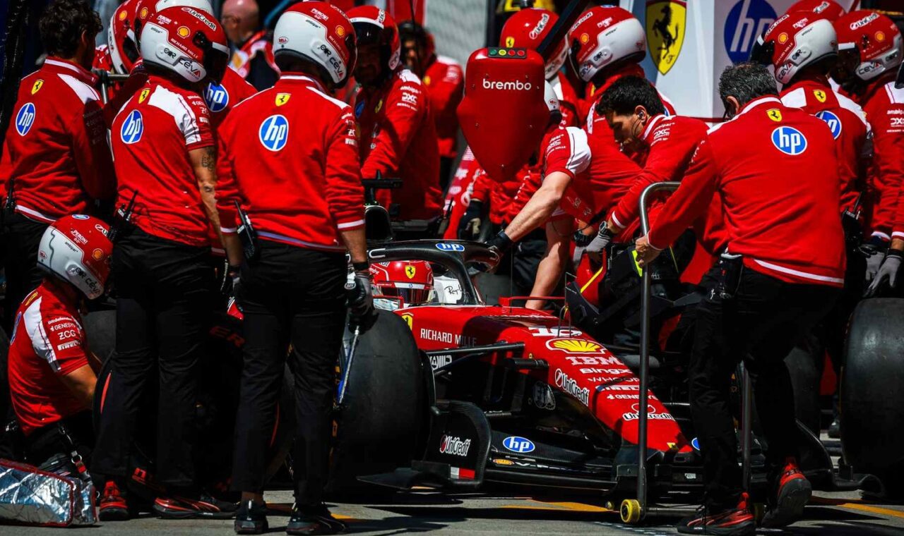Ferrari u boksu, ilustracija uz Leclercov vikend u Kanadi.