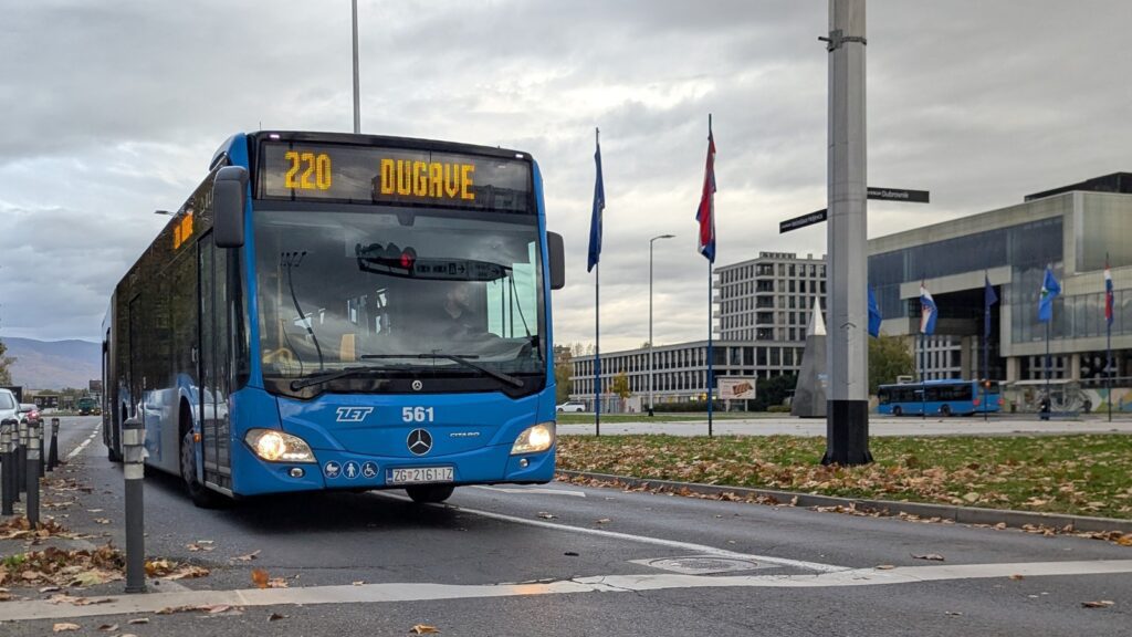 ZET zglobni autobus u Zagrebu