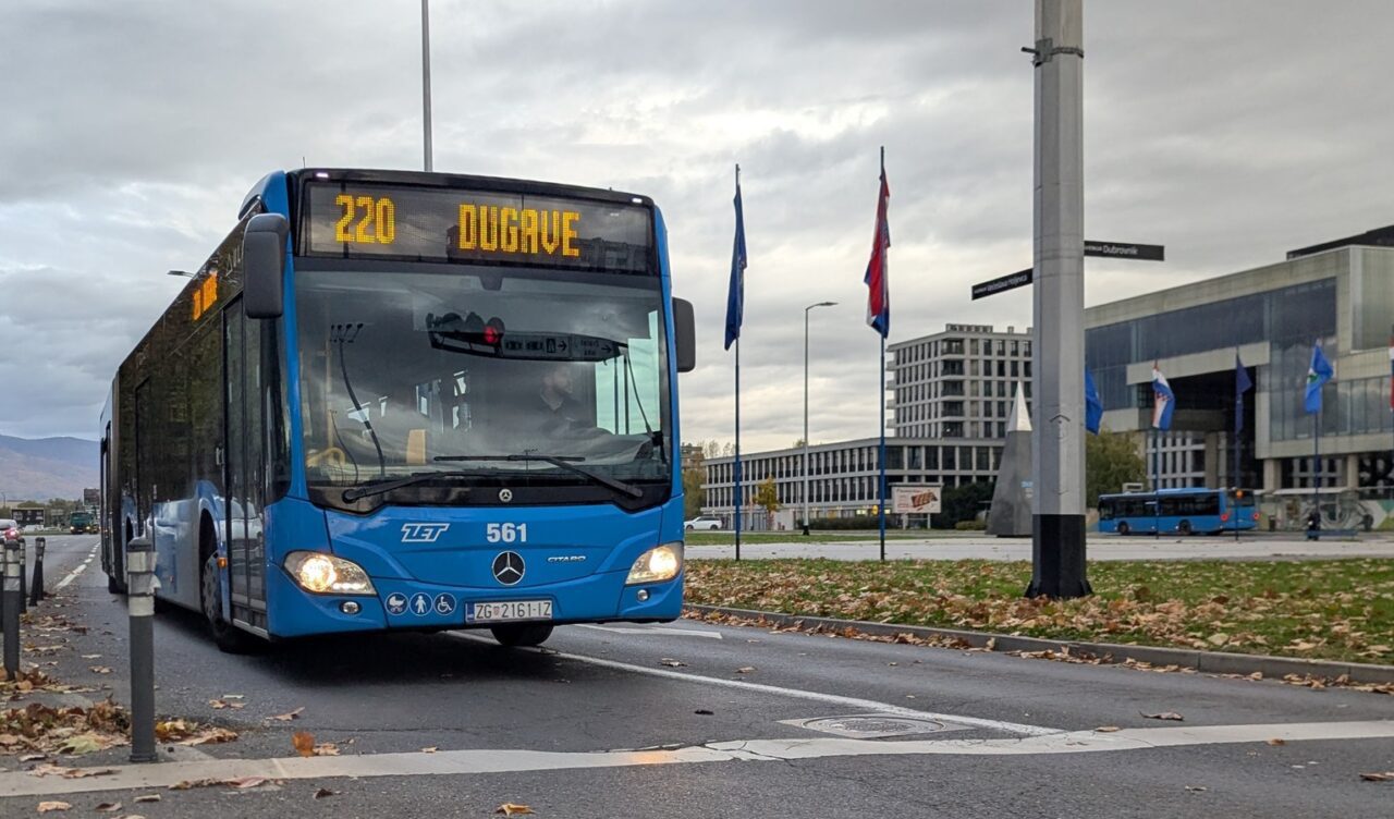 ZET zglobni autobus u Zagrebu