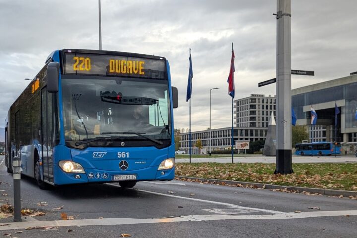 ZET zglobni autobus u Zagrebu