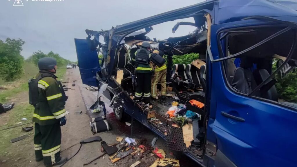 Autobus o?te?en nakon napada dronom u Ukrajini
