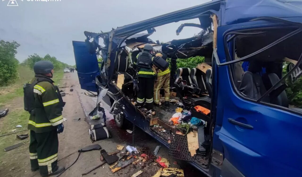Autobus o?te?en nakon napada dronom u Ukrajini