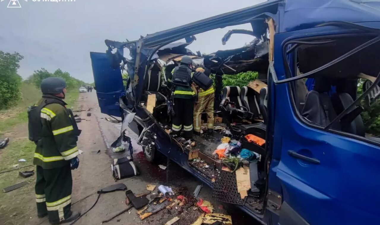 Autobus o?te?en nakon napada dronom u Ukrajini