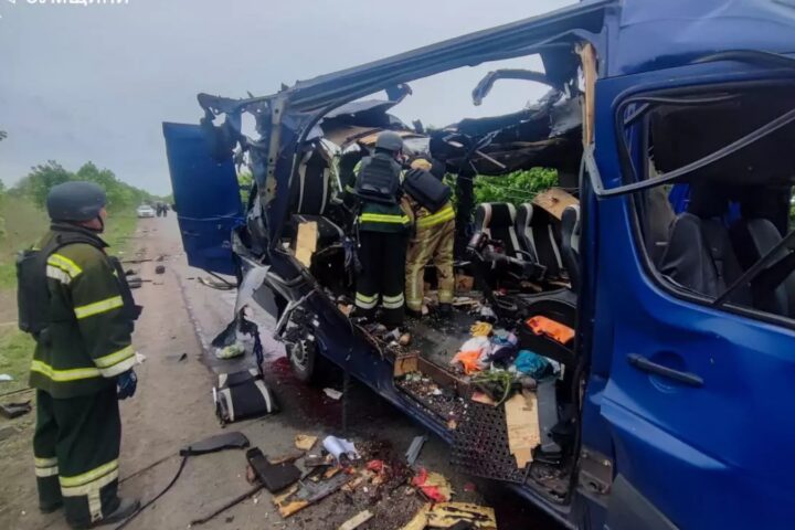 Autobus o?te?en nakon napada dronom u Ukrajini