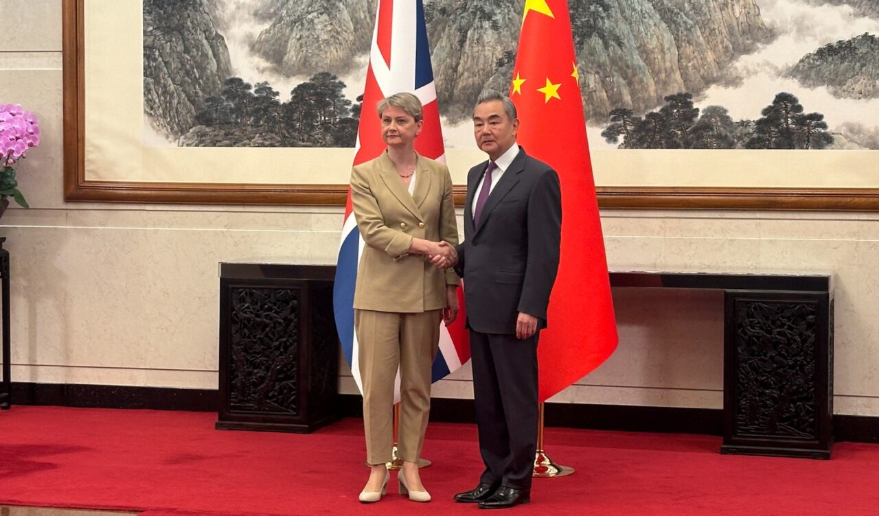 Wang Yi i Yvette Cooper na sastanku u Pekingu
