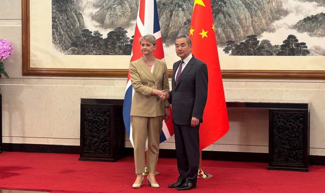 Wang Yi i Yvette Cooper na sastanku u Pekingu