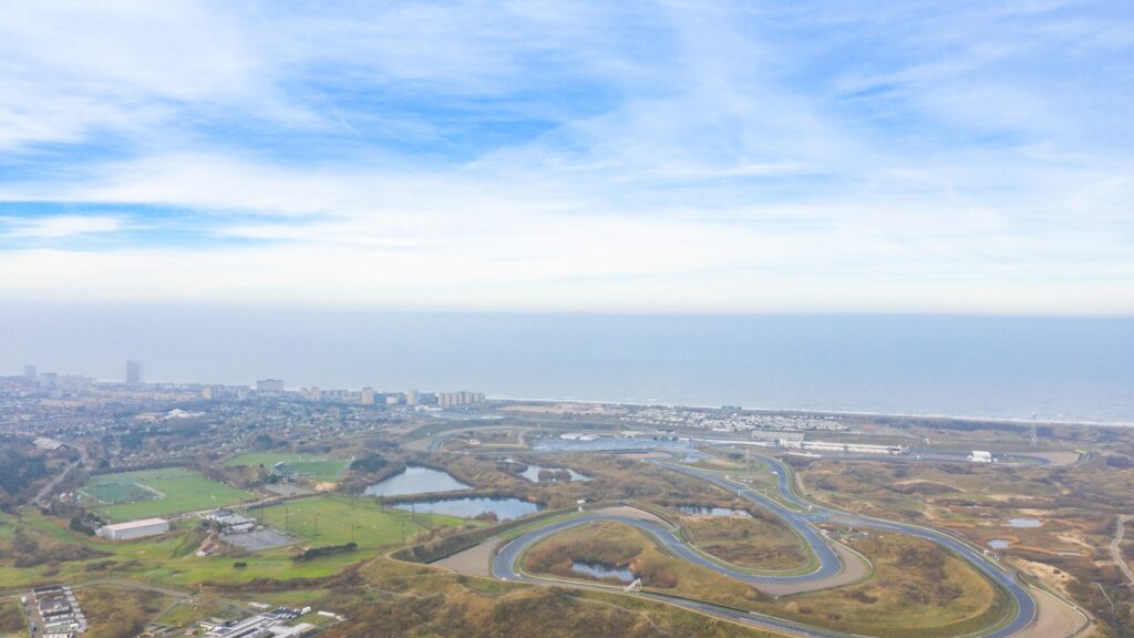 Formula 1 bolidi na stazi Zandvoort.