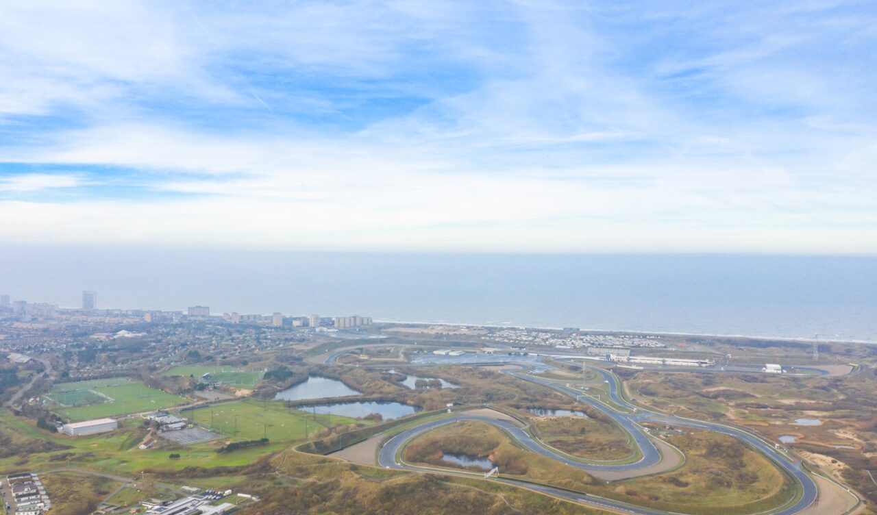 Formula 1 bolidi na stazi Zandvoort.