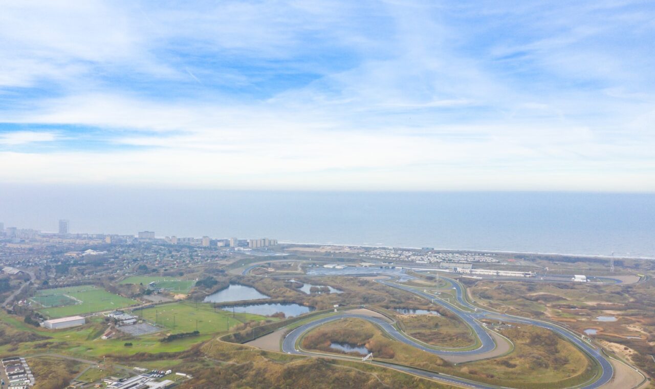 Formula 1 bolidi na stazi Zandvoort.