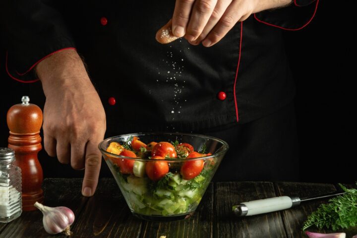 Stir fry s povrćem i rezancima za brzinski obrok pun okusa