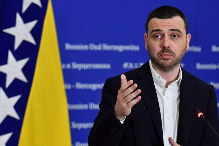 Saša Magazinović na konferenciji za medije.