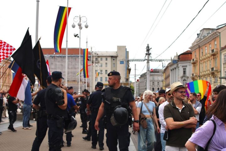 Povorka u Zagrebu s policijom i sudionicima.