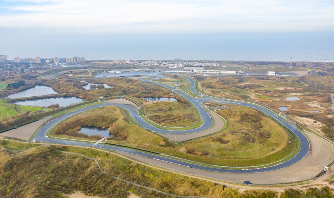 Formula 1 bolidi tokom Grand Prix vikenda na stazi Zandvoort.
