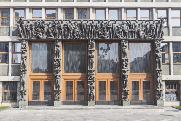 Zgrada dr?avne institucije kao ilustracija sudskog postupka